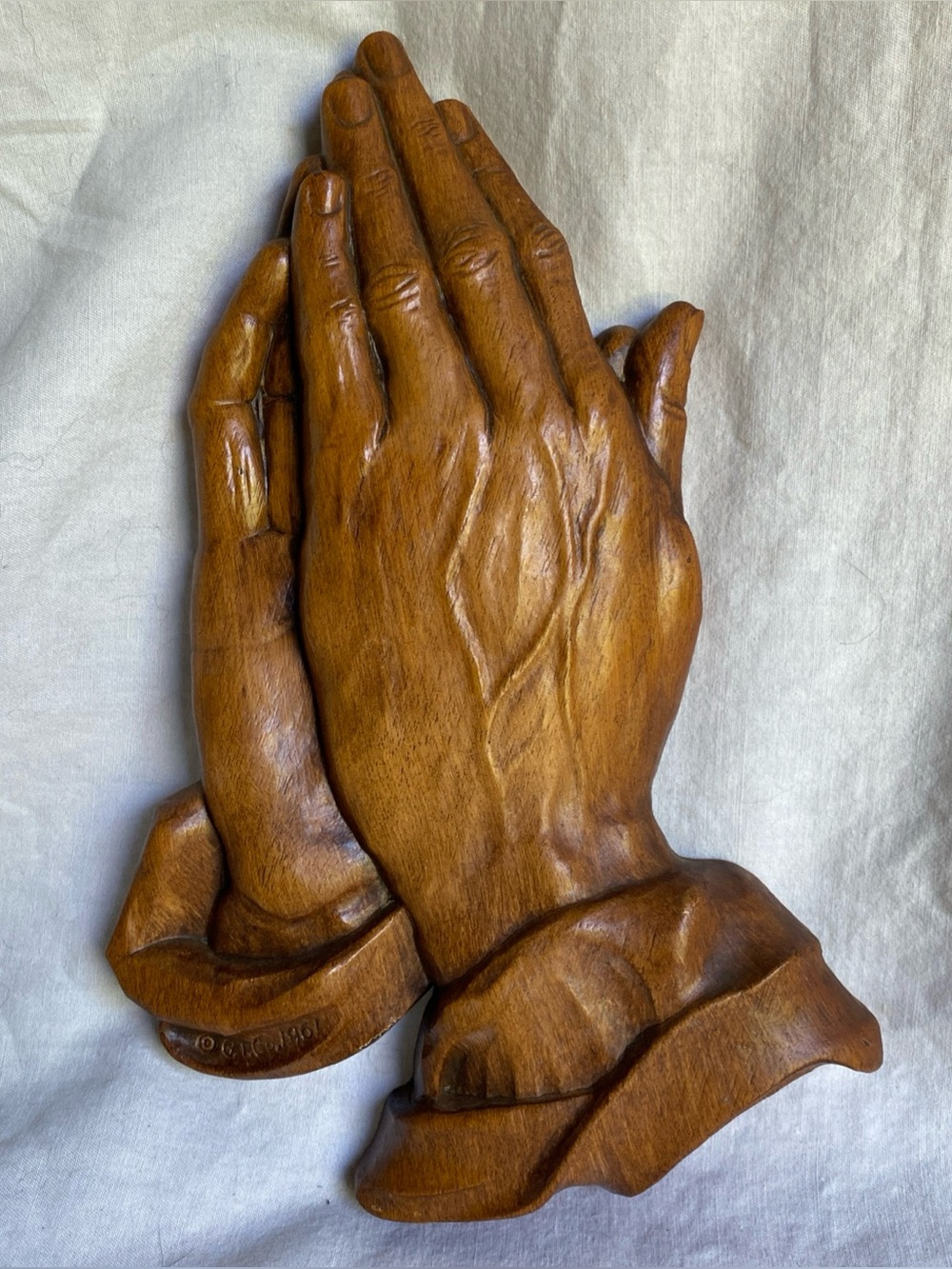 G.T. Co. 1961 Molded Wood Praying Hands Wall Plaque 10" Vintage Religious